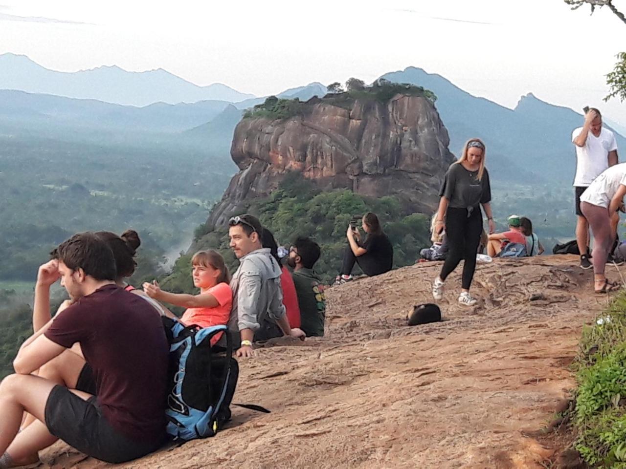 Iduwara Guest Hotel Sigiriya Luaran gambar